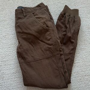 Men’s publish jogger pants Size 30
Brown color